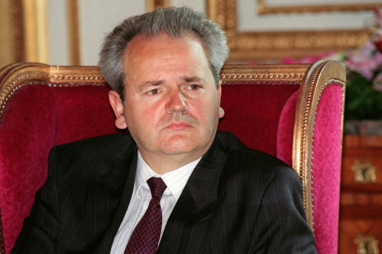Pre 18 godina je preminuo Slobodan Milošević: Predsednik koji je obeležio turbulentnu deceniju (FOTO/VIDEO)