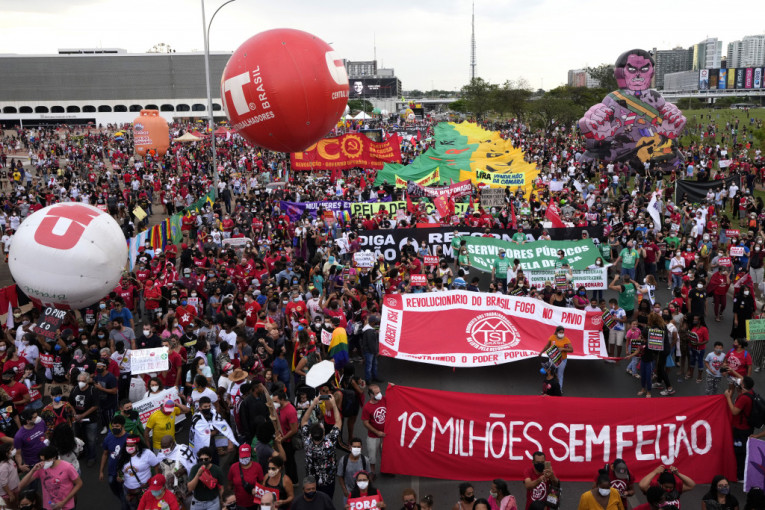 Brazil ustao protiv Bolsonara: Veliki protesti širom zemlje zbog korone, inflacije i preskupog goriva