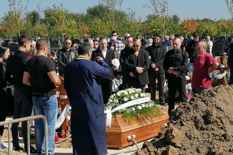 Zoranov otac počivaće blizu ubijene snaje: Marjanovići sahranjuju glavu porodice