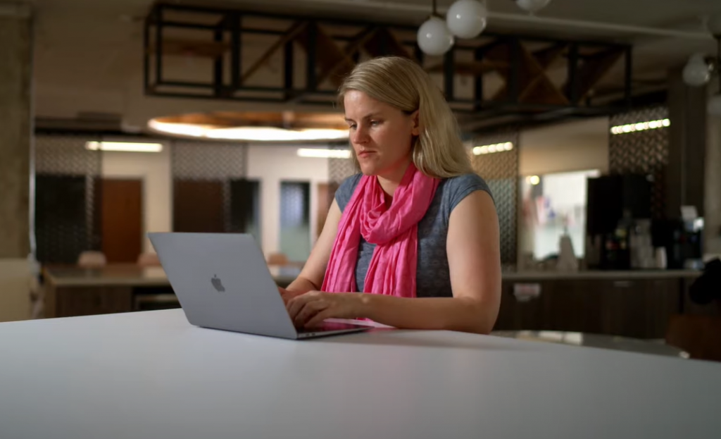 Šta se dogodilo pre pada interneta: Uzbunjivač otkrio mračne detalje Fejsbuka, evo šta kaže Snouden (VIDEO)