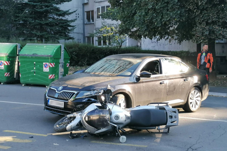 Sudar u naselju Braće Jerković: Vozač motora prevezen na VMA (FOTO)