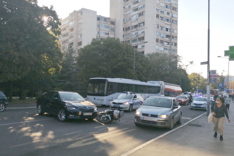 Sudar u naselju Braće Jerković: Vozač motora prevezen na VMA (FOTO)