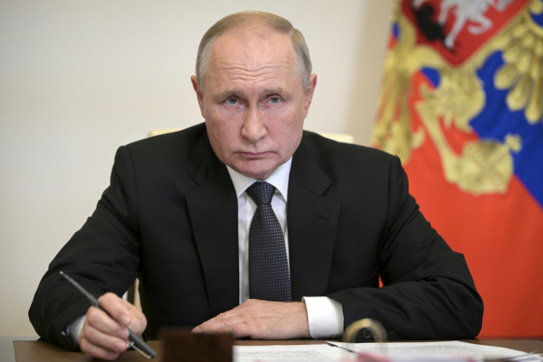 Putin: Ratni brod SAD u Crnom moru može se videti dvogledom