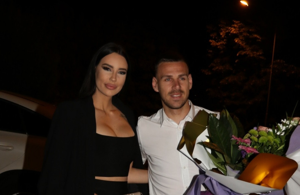 U kraju ga zovu "šištavac": Komšije Kaće i Gobelje razvezale jezik, žestoko opleli po fudbaleru, ni nju nisu štedeli