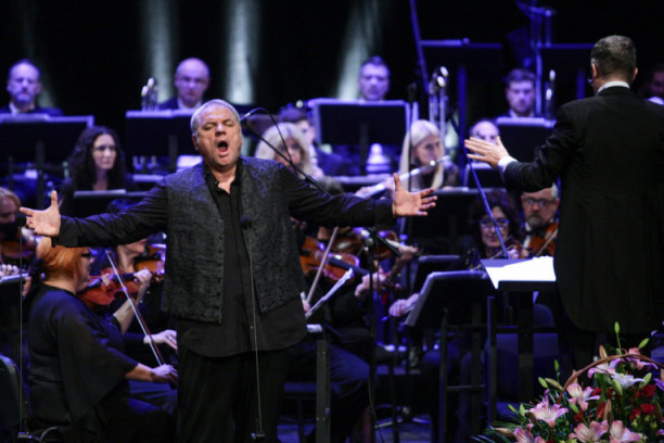 Čuvena opera "Rigoleto" u Novom Sadu i Beogradu: Proslavljeni bariton Željko Lučić u glavnoj ulozi
