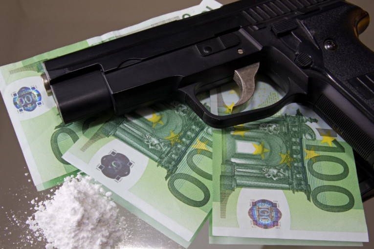 Akcija beogradske policije: Stan pun droge, oružja i novca!