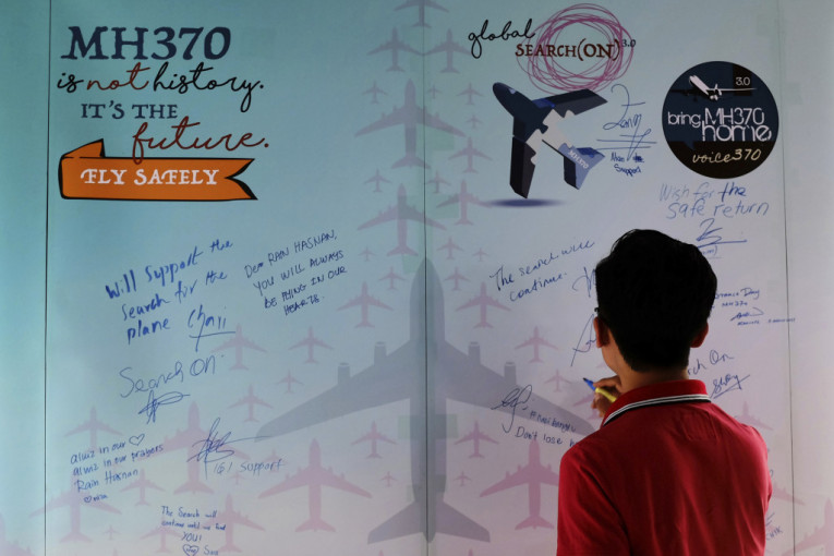 Sve teorije o misterioznom nestanku aviona MH370: Stručnjaci veruju da imaju novi trag!