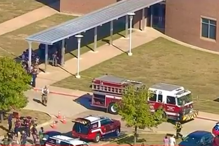 Učenica snimila početak pucnjave: Strašne scene u školi u Teksasu (VIDEO)