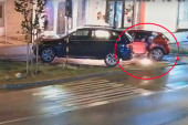 Snimak iz Novog Sada pokazuje još jedan detalj: Piroman zapalio sebi nogu! (VIDEO)