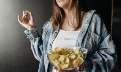 Ne možete da prestanete da jedete kada ste nervozni? Evo šta stres radi mozgu, hormonima i apetitu