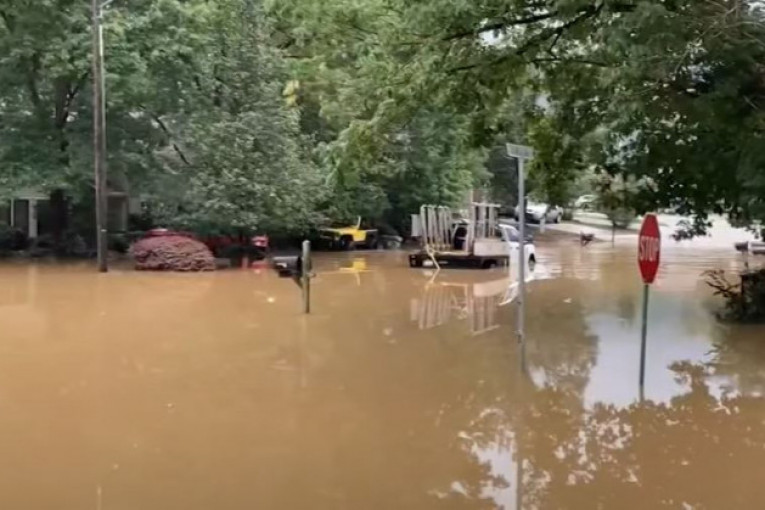 Poplave u Alabami: Poginulo četvoro mladih, među kojima i devojčica (4)