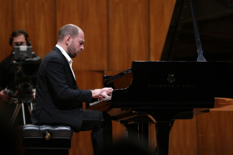 Slavni pijanista Andrej Korobeinikov održao koncert u Kolarcu: Remek-delo koje pripada 23. veku (FOTO)