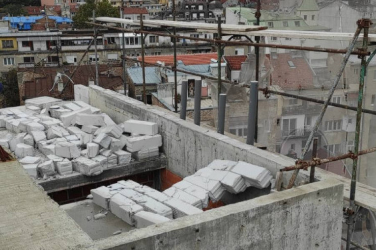 Hitno uklonjen! Sprečeno urušavanje zida na Paliluli koji je predstavljao opasnost po ljude (FOTO)