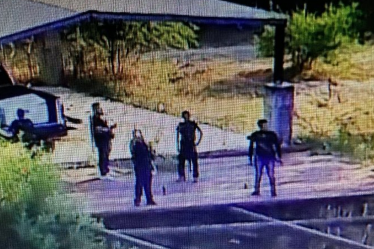Karteli pucaju ka Nacionalnoj gardi i paradiraju duž Rio Grandea: Napeto na granici sa Teksasom (VIDEO)