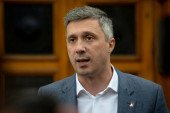 Boško Obradović neće da otkrije da li pije Ivermektin, koji promoviše funkcionerka njegove stranke