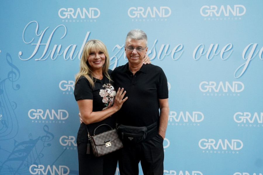 Malo botoks, malo hijaluron: Suzana Jovanović nagovara Sašu Popovića na estetske zahvate