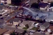 Srušio se avion u Kaliforniji: Dve kuće zapaljene (VIDEO)
