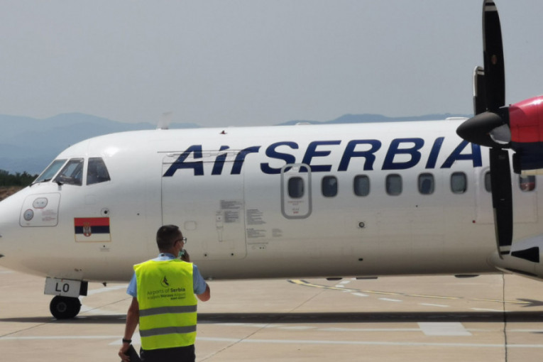 Gužva na aerodromu kod Kraljeva:  Obnovljeni letovi nakon duge pauze, za 80 evra iz srca Srbije stiže se do Beča (FOTO)