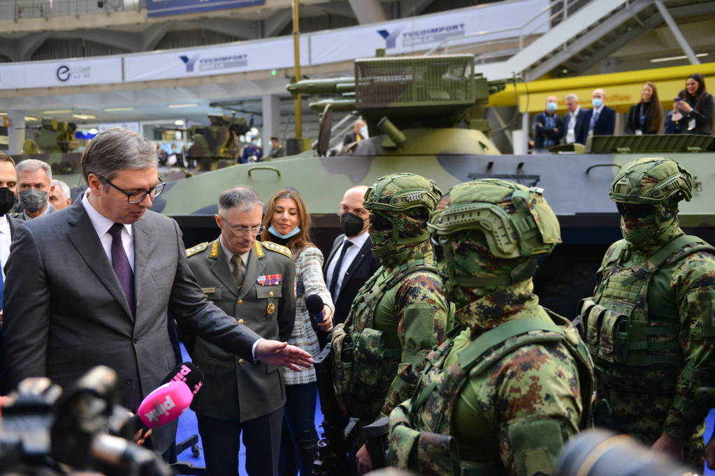 Vučić: Šta će nam država ako će neko drugi da odlučuje odakle mi nabavljamo oružje? (FOTO)