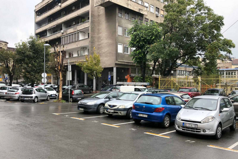 Trend u Beogradu - ko prvi parkingu, njegov je: Dok nadležni zoniraju, pojedinci prisvajaju mesta