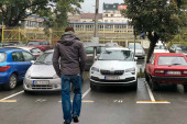 Lažni radnik "Parking servisa" kruži Dorćolom: Žrtve su mu vozači kojima naplaćuje parking-mesto po svom cenovniku