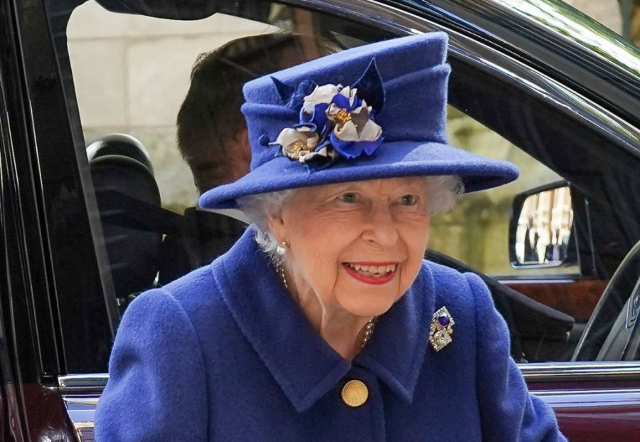 Kraljica Elizabeta je živa: Glasine o smrti prekinula telefonskim pozivom sa Borisom Džonsonom