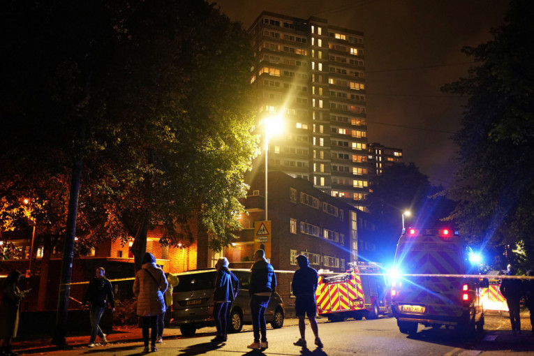Stanari bežali u pidžamama! Veliki požar u zgradi u Londonu (VIDEO)