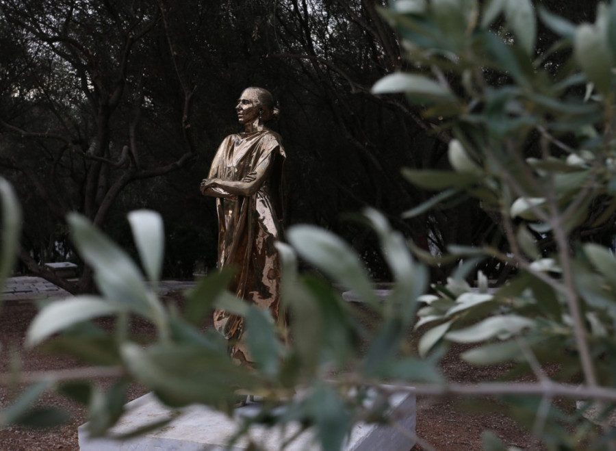 Grci u šoku! Nova statua legendarne operske dive izazvala burne reakcije: "Marija, iskreno ti se izvinjavamo" (FOTO)