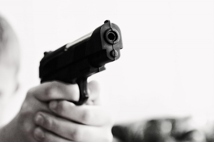 Novosađanin uhapšen u Kragujevcu: U stanu pronađene bombe, mačeta i lažna legitimacija! (FOTO)