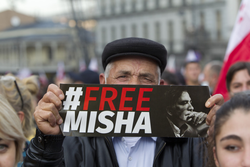 U Tbilisiju se okupilo 50.000 ljudi: Traže da se oslobodi Sakašvili (VIDEO)