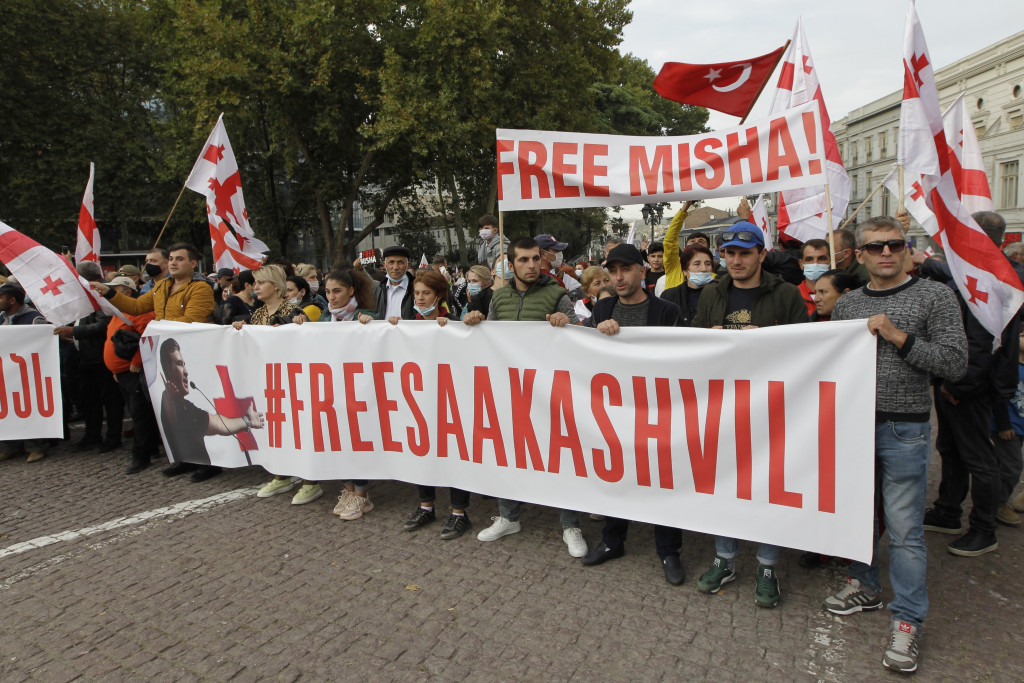 U Tbilisiju se okupilo 50.000 ljudi: Traže da se oslobodi Sakašvili (VIDEO)