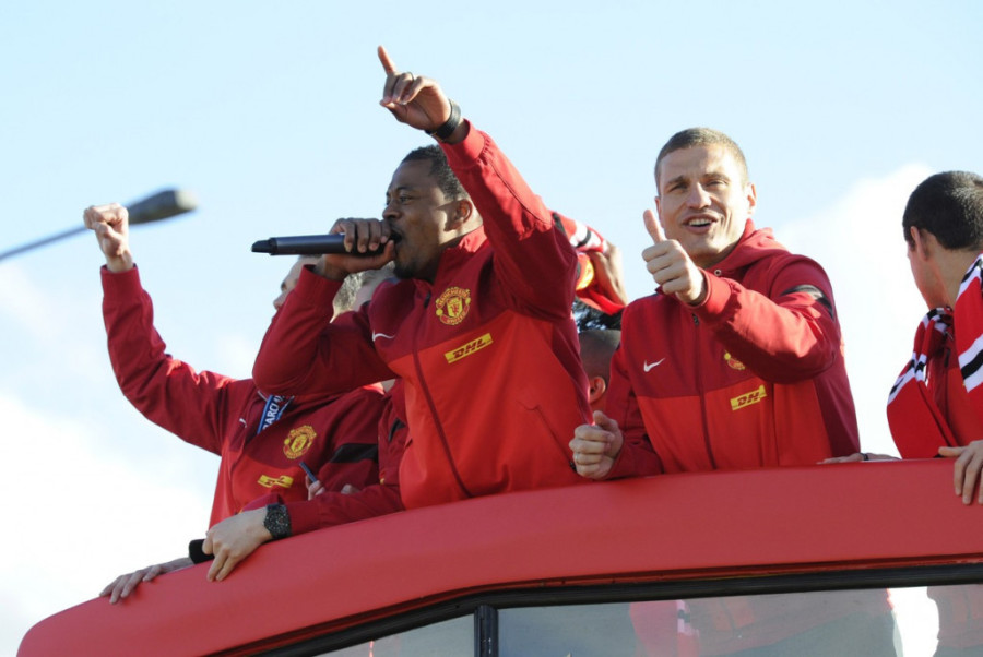 Srpski bedem među besmrtnima! Navijači izabrali - Vidić i Ivanović u najboljoj stranoj postavi Premijer lige (VIDEO)