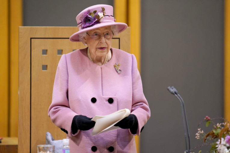 Poznat razlog otkazivanja posete Severnoj Irskoj: Kraljica provela noć u bolnici
