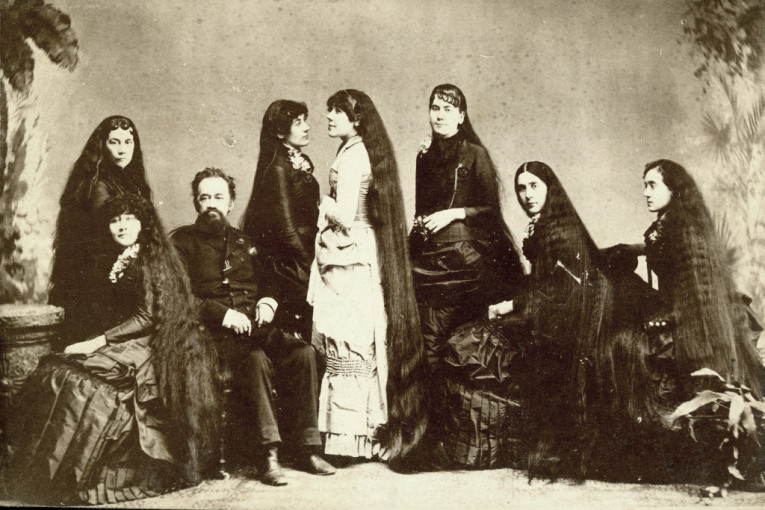 Kako je sedam viktorijanskih sestara svojom dugom kosom zaradilo milione?