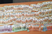 Carinici pronašli 160.000 evra u neseseru: Putnici puni para iz Nemačke krenuli na Kosovo i Metohiju