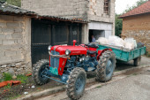 Strašna tragedija: Dete (4) palo sa traktora, lekari mu se bore za život