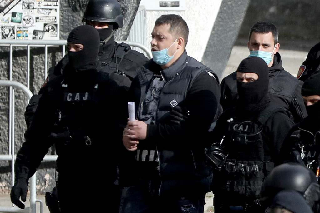 "Prijateljica" poslala Belivuku misterioznu poruku preko radija: "Život moj si obojio, totalno je crn" (VIDEO)