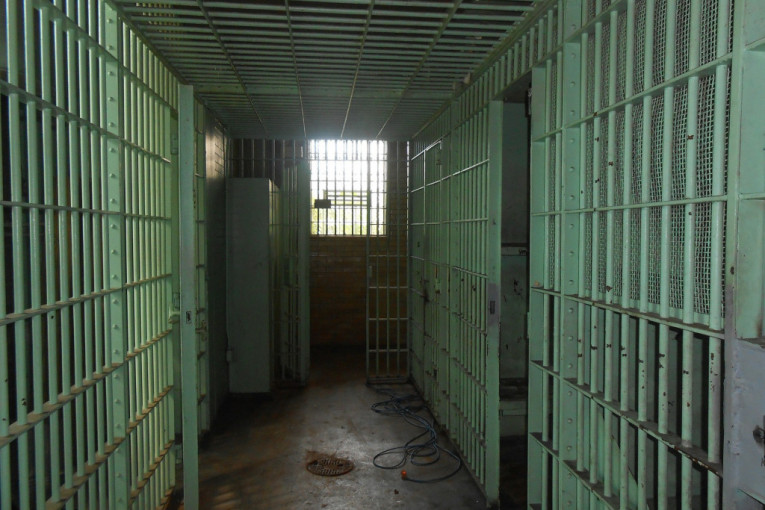 Dinamitom "ušli" u dvorište zatvora: 800 zatvorenika iskoristilo priliku i napustilo objekat