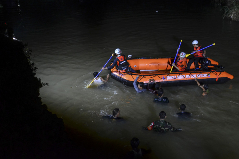 Učenici se utopili na školskom izletu: Čistili reku kada je došlo do nesreće