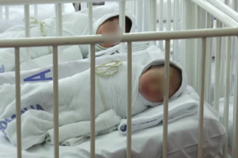 Konačno jedna lepa vest iz Čačka: Bebi bum u porodilištu, za dan rođeno osam zdravih beba