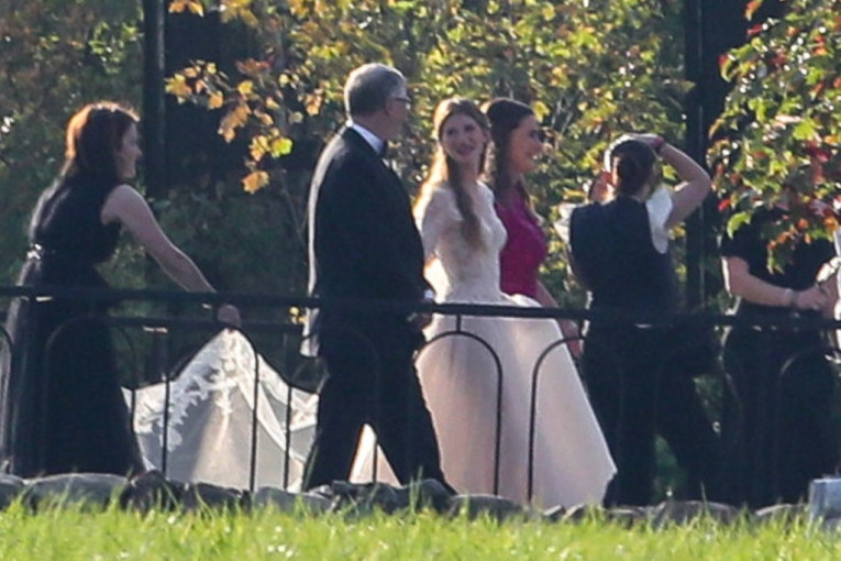 Udala se ćerka milijardera! Na raskošno venčanje potrošeno dva miliona dolara, Bil Gejts ne skriva sreću (FOTO)