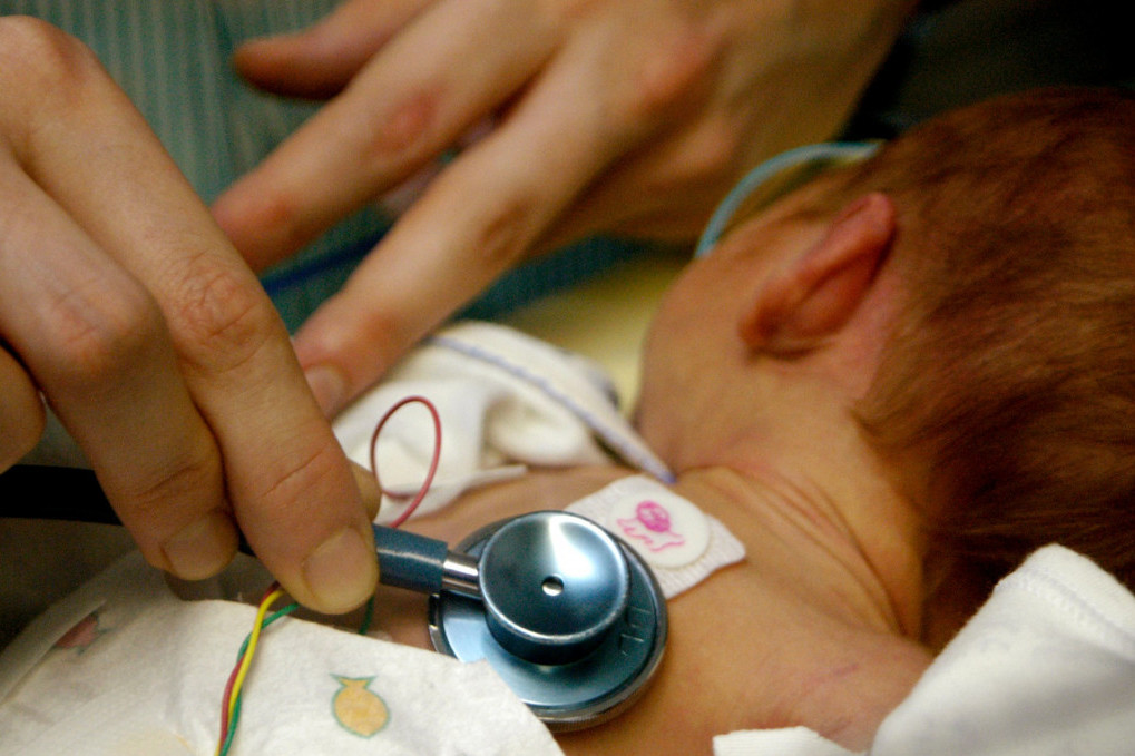 Reanimacija nije uspela, doktori plakali: Preminula beba dva dana po rođenju