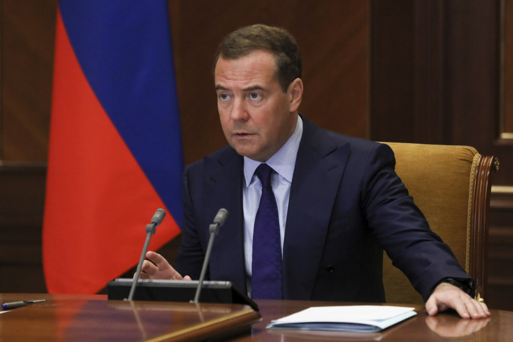 "Ne sme biti rata!" Oglasio se Medvedev o "ratnim igrama"  NATO na granici Rusije
