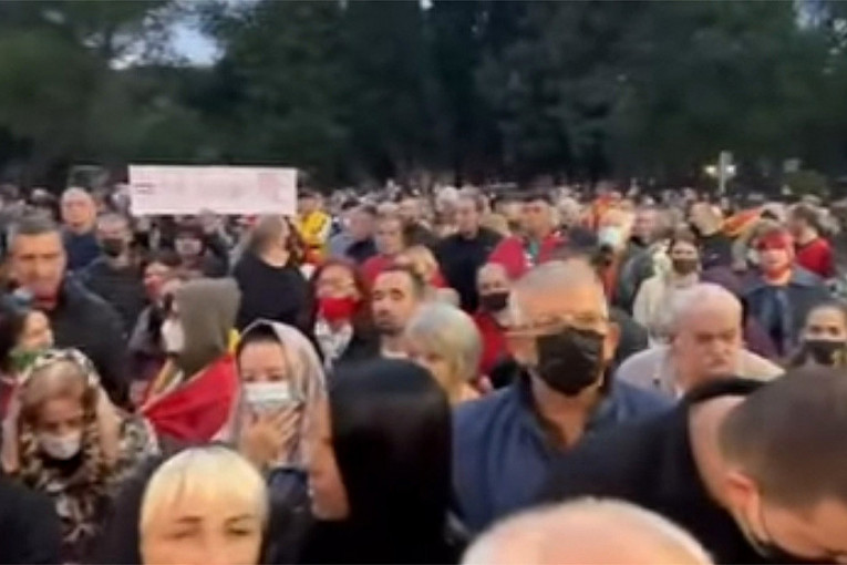 U Podgorici završen protest ispred Skupštine