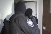 Iznenađenje za policajce u Novom Pazaru: Intervenisali zbog nasilja, a pronašli drogu i oružje