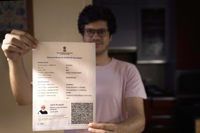 "Molim ga da odmah ispravi ovu sramotu": Građanin tuži premijera Indije zbog njegove fotografije na kovid sertifikatu