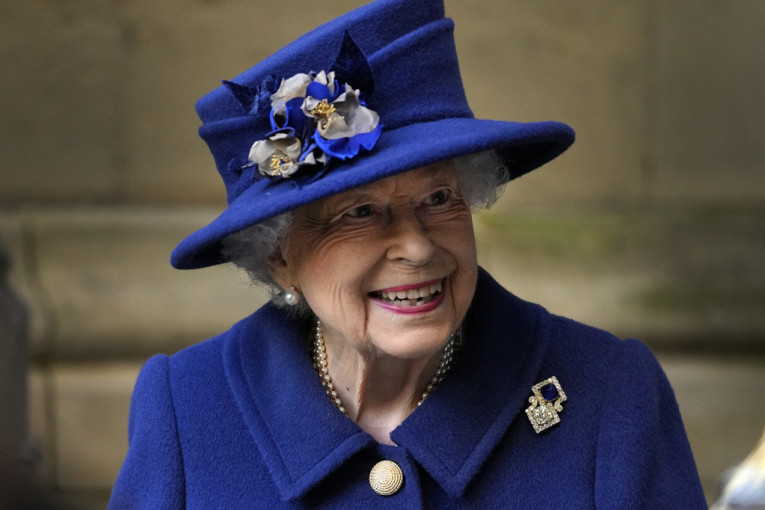 Stvarno je kraljica: Elizabeta se oseća premladom u srcu, odbila nagradu za stare