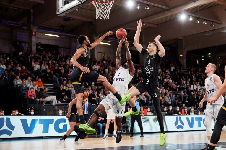 Partizan silan na startu Evrokupa! Crno-bela šuterska klinika u Hamburgu