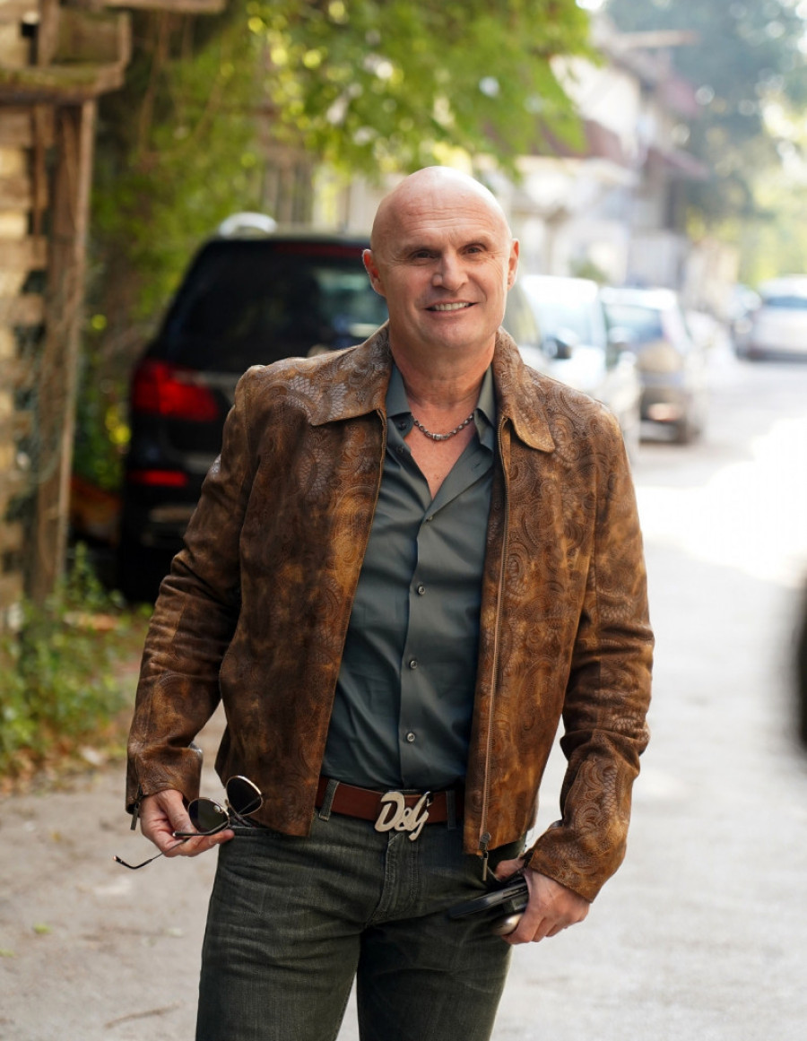 Mili je živeo u rezidenciji kineskog ambasadora, pa ga izbacili zbog Karića: Odvajali su me od stuba!