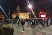Sramna scena u Beogradu: Antivakseri protiv mera i zdravog razuma (FOTO/VIDEO)